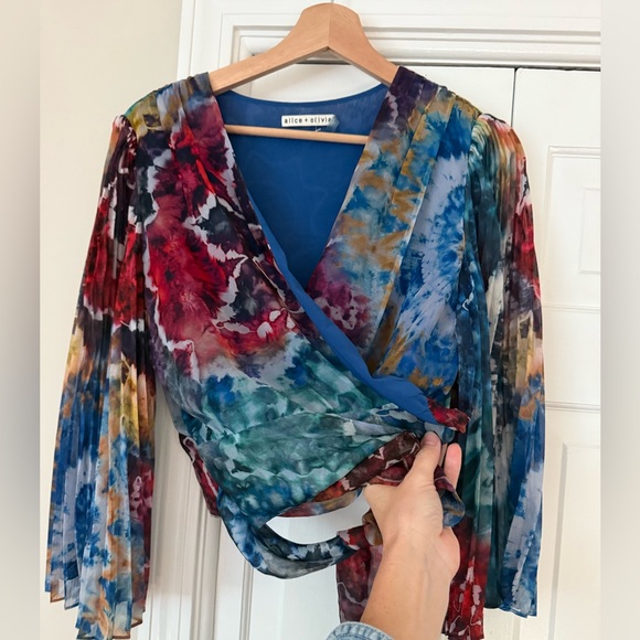 Alice + Olivia Bray Wrap Blouse Floral Crop Blue Multicolor - Picture 2 of 6